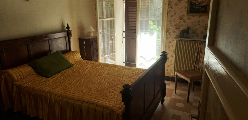 Maison de village avec dépendances – Peille