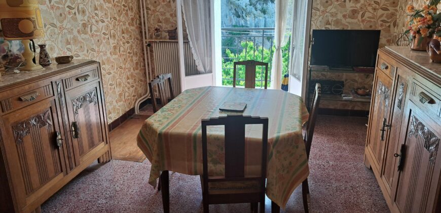 Maison de village avec dépendances – Peille