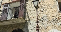 Maison de village avec dépendances – Peille