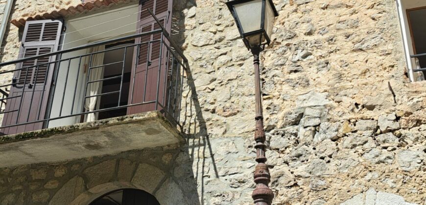 Maison de village avec dépendances – Peille