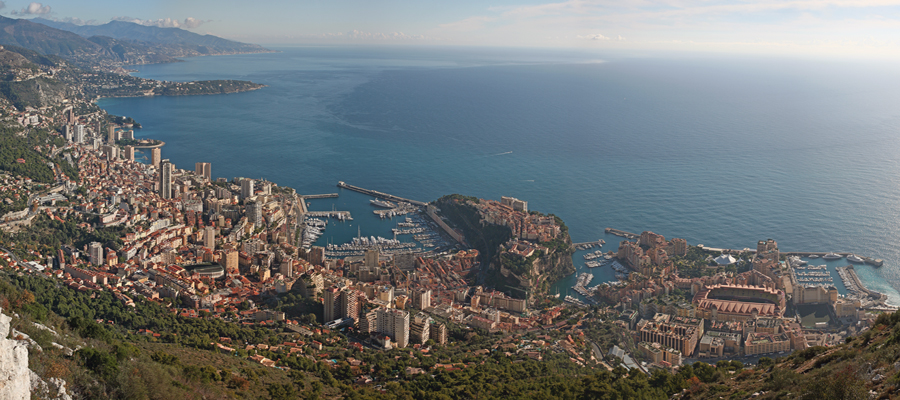Monaco vu de la tête de chien à La Turbie, les Hauts de Monte-Carlo, trophée d'Auguste